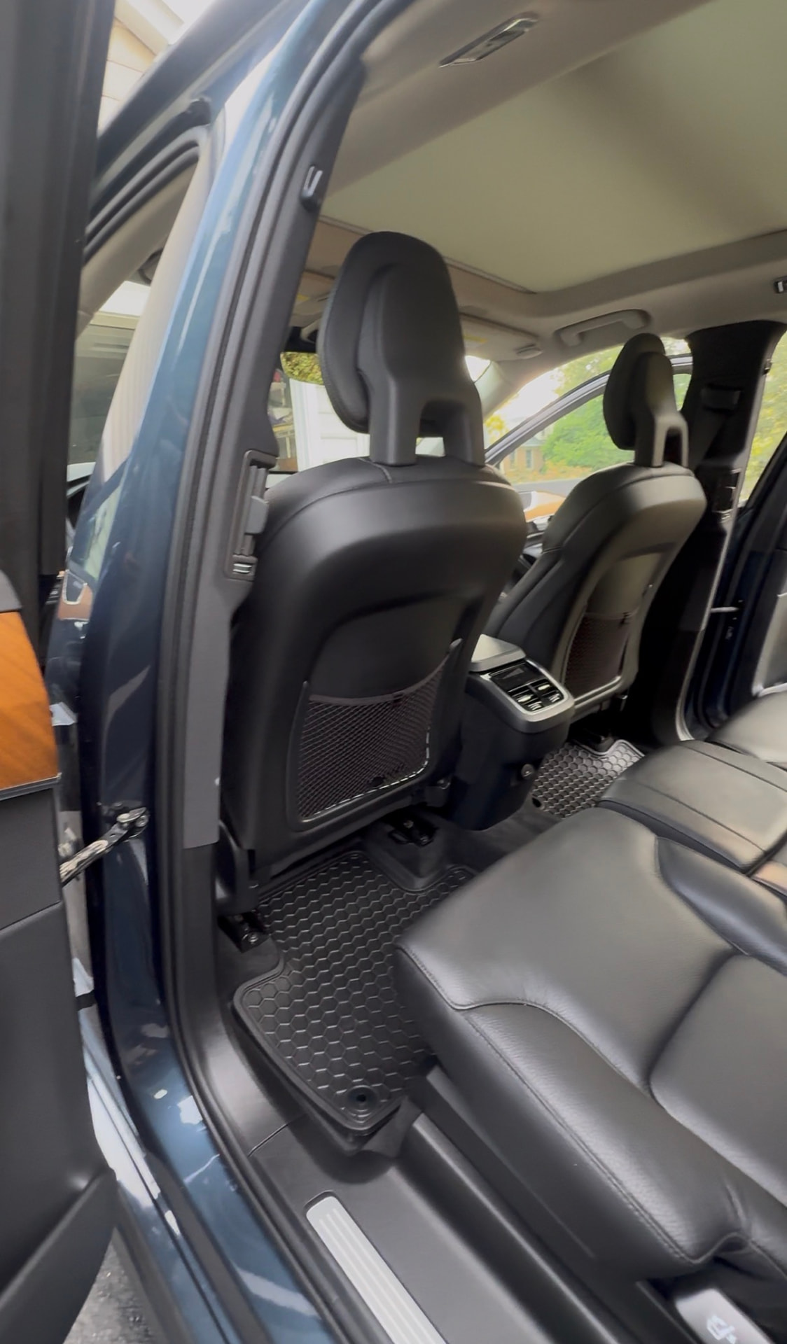 Volvo XC90 rear after detailing